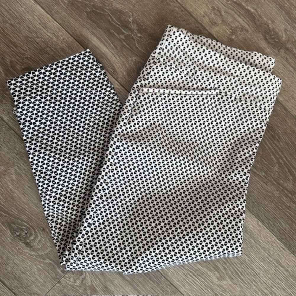 Chico's Women's Black White Dotted Perfect Stretch Pull On Capri Pants 14